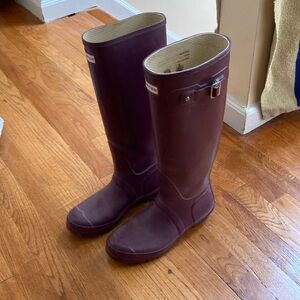 Hunter boots in purple